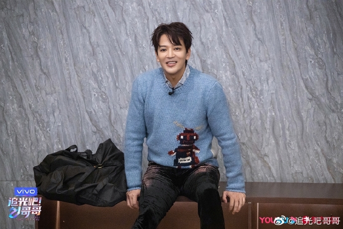 陳曉東五官勁精緻，皮膚更逆齡顯得十分緊緻，不過當時唔少人都表示佢面容唔太自然