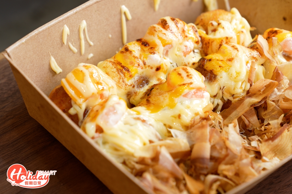 小店另推出3款火炙芝士口味，其中推介至尊蝦口味，表面放上蝦和橙車打芝士片，再用火槍微微炙燒，令芝士味道更香濃突出，但食落又不會過膩。