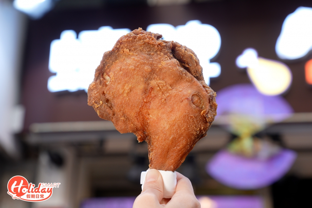 另外炸得色澤金黃的招牌炸雞髀，外皮炸得透徹香脆。