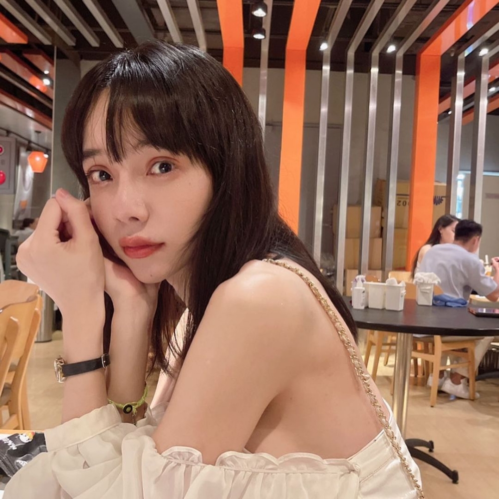 台灣跨性別藝人Kiwebaby近日曬出新男友合照。