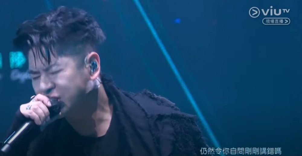 許廷鏗演出期間出現神秘男子嘅聲音!