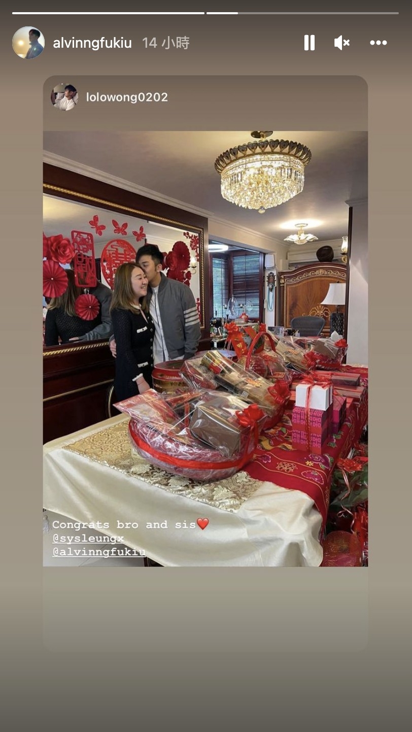 未婚妻Shirley所住嘅富宅曝光,可見大廳係以木系為主嘅中式裝修風格,仲有屏風等古色古香擺設。