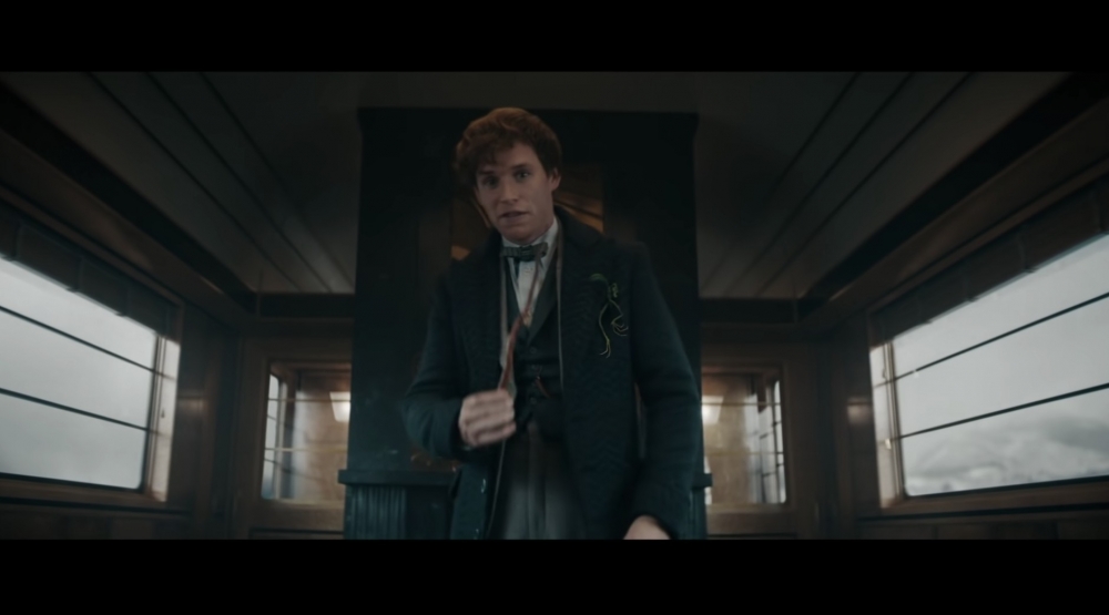 飾演紐特嘅Eddie Redmayne曾表示電影上映後有好多人問佢件外套喺邊度買