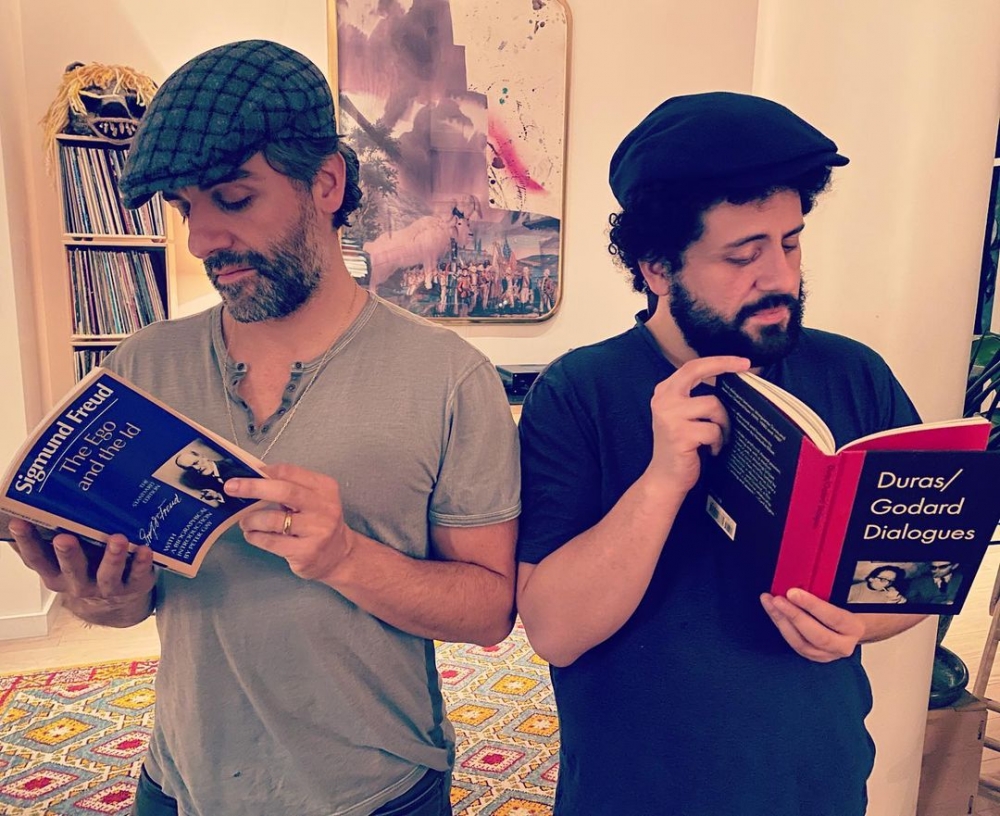 Oscar Isaac特別找來弟弟Mike Hernandez，一起拍攝多重角色相遇的場面。