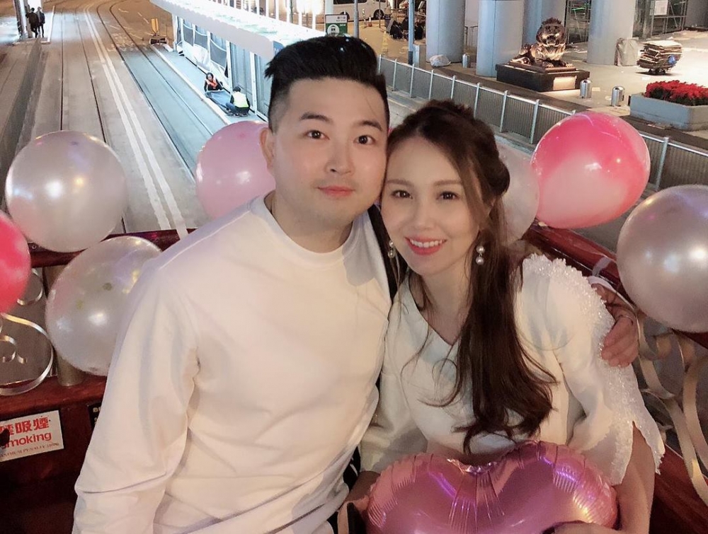 郭玥彤與老公兼富商李冠峰合照。