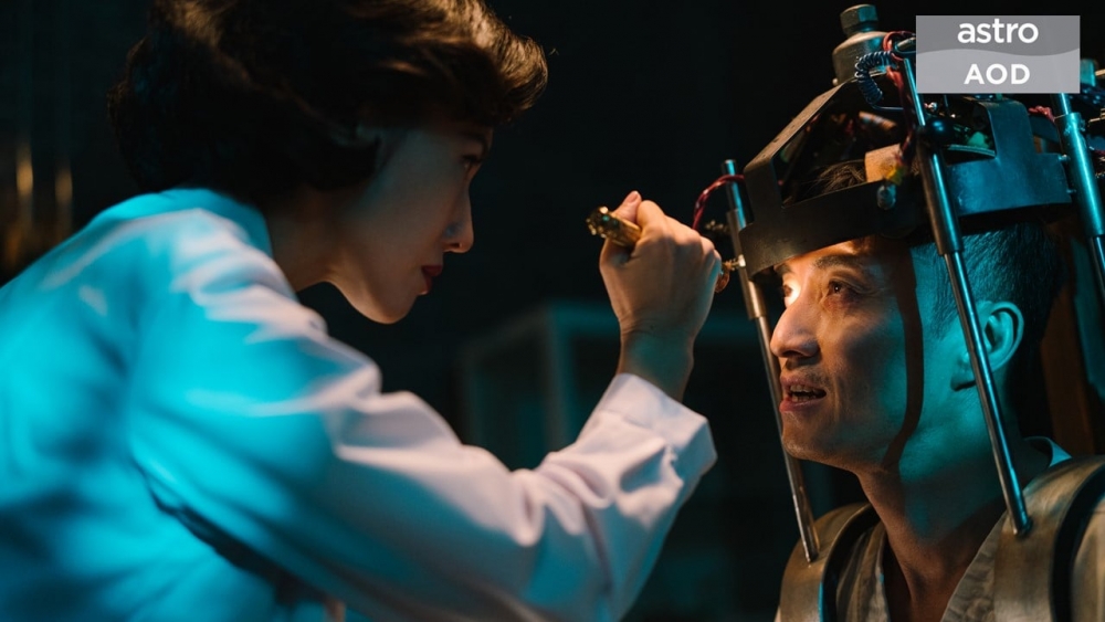 第一集中,60年代的時間線,陳山聰飾演精神病人向李施嬅飾演的精神科醫生,慢慢説出所有故事…