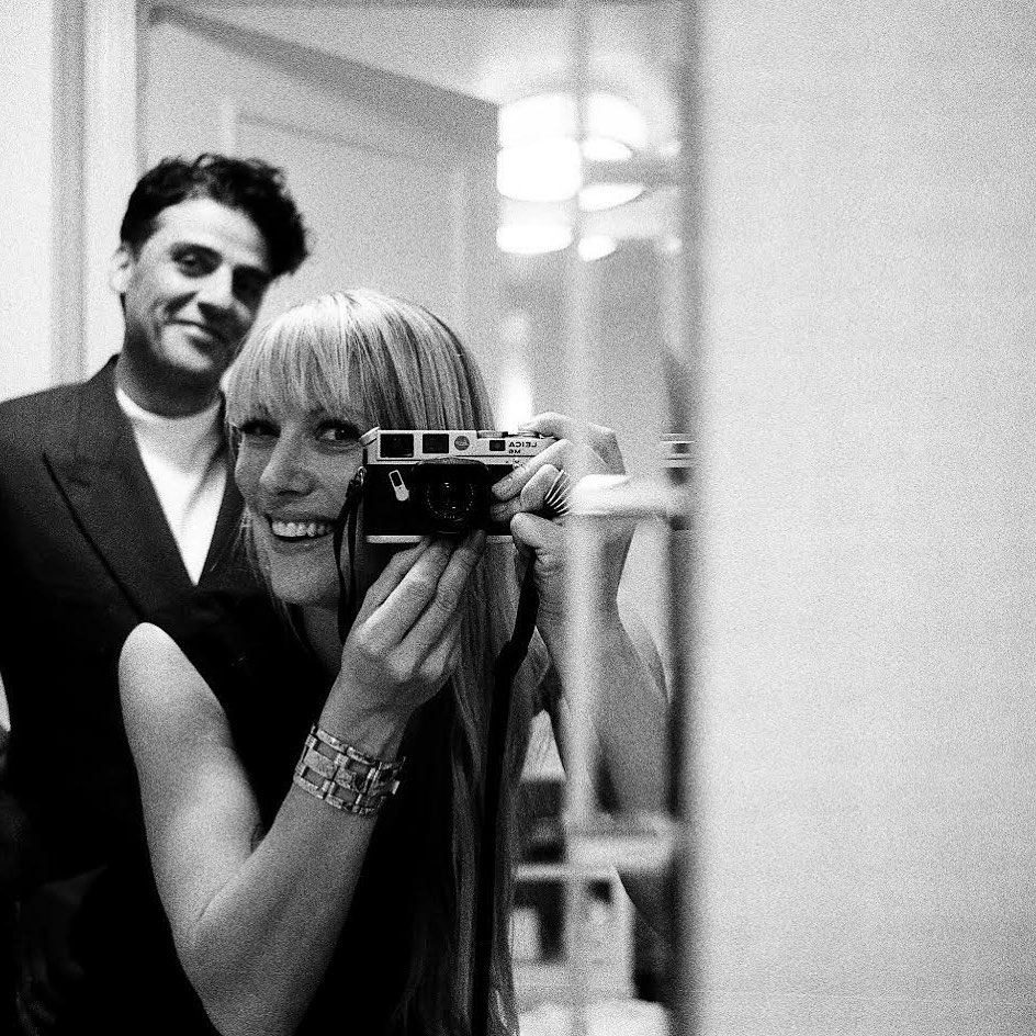 Oscar Isaac與同為電影人的導演Elvira Lind相戀並結婚，經常可在其妻子的IG見到他的身影~