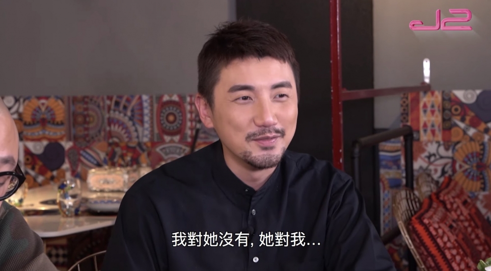 洪永城表示當時嘅女友曾擔心佢同黃翠如嘅關係,佢仲搞笑回答唔知道對方點諗~