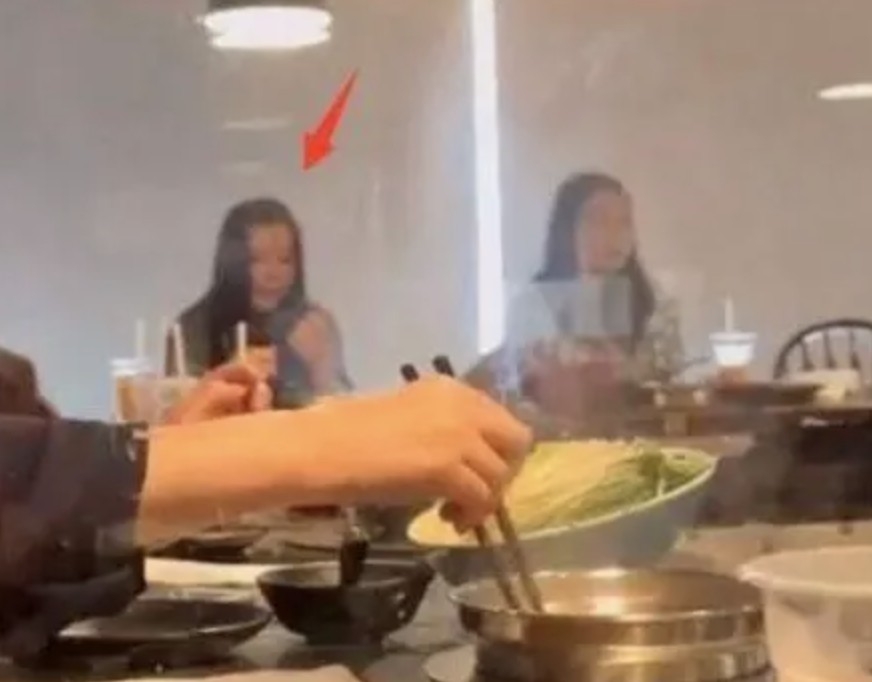 有網民於加拿大火鍋店偶遇王祖賢同朋友食飯！