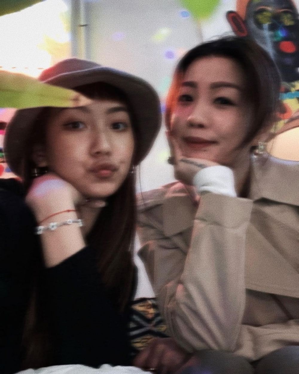 Marf日前公開與媽媽嘅合照。