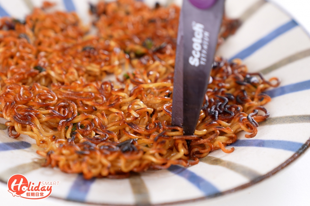 一致認為脆口版撈麵夠特別，外層脆卜卜。