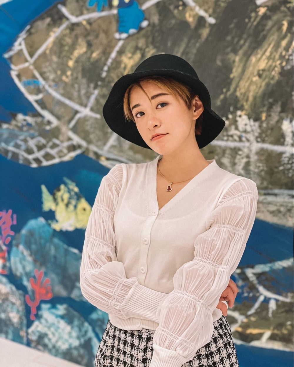江嘉敏IG Story post咗睇劇本相片,指自己讀劇本讀到喊