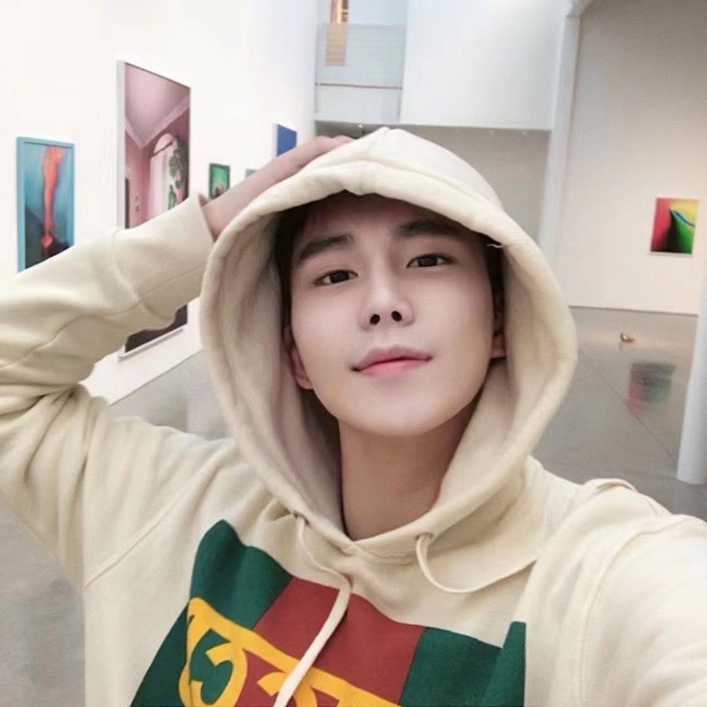 翻睇小宜IG嘅相片,同佢真人截然不同