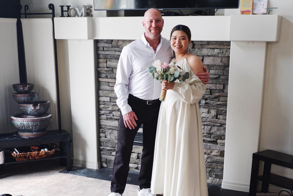 鄧小巧又稱老公白先生有安慰佢