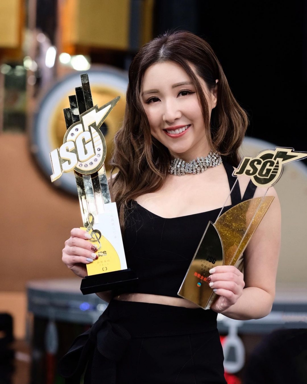 譚嘉儀推出過唔少作品，但多數都只喺《勁歌金曲頒獎典禮》、《新城勁爆頒獎禮》攞過獎。