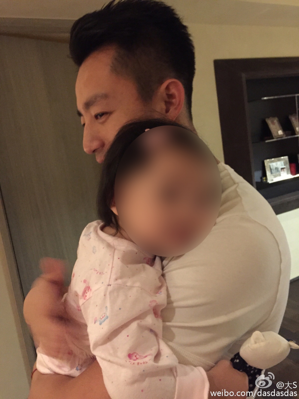 有指係因為汪小菲疼愛女兒、對仔仔嚴厲,令兒子好怕佢。