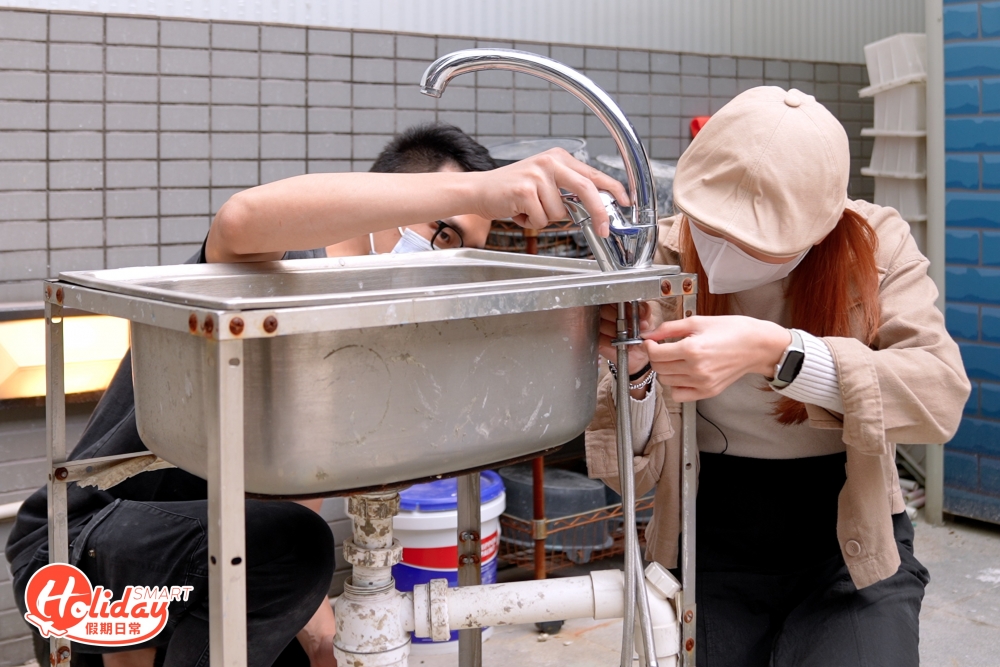 2. 順序重新安裝膠片和鐵片。