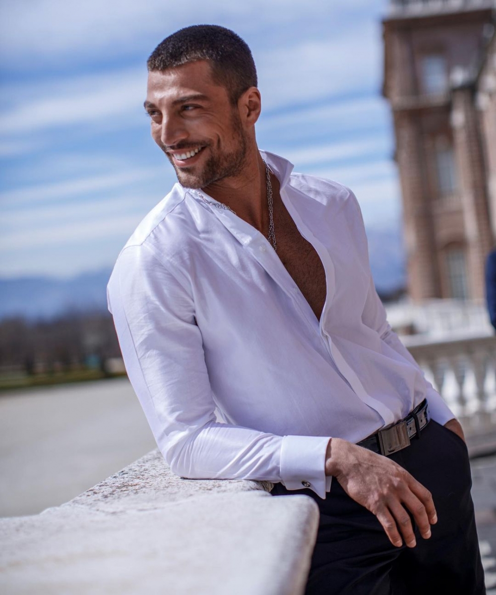 Simone Susinna是不少知名品牌的御用模特兒。