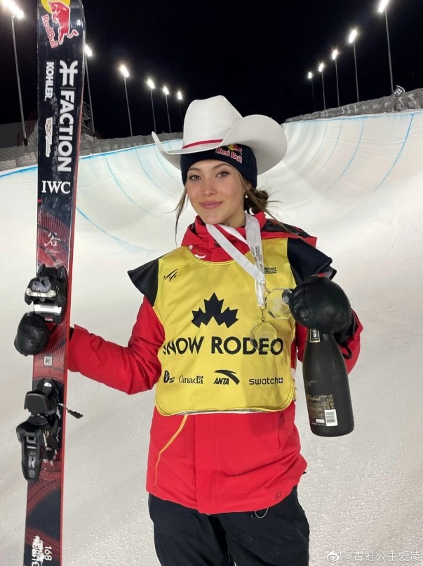 谷愛凌近日在北京街頭跑步時遇上狂迷,更被嚇倒。