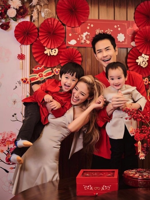 二人婚後育有2名兒子，一家四口超幸福～