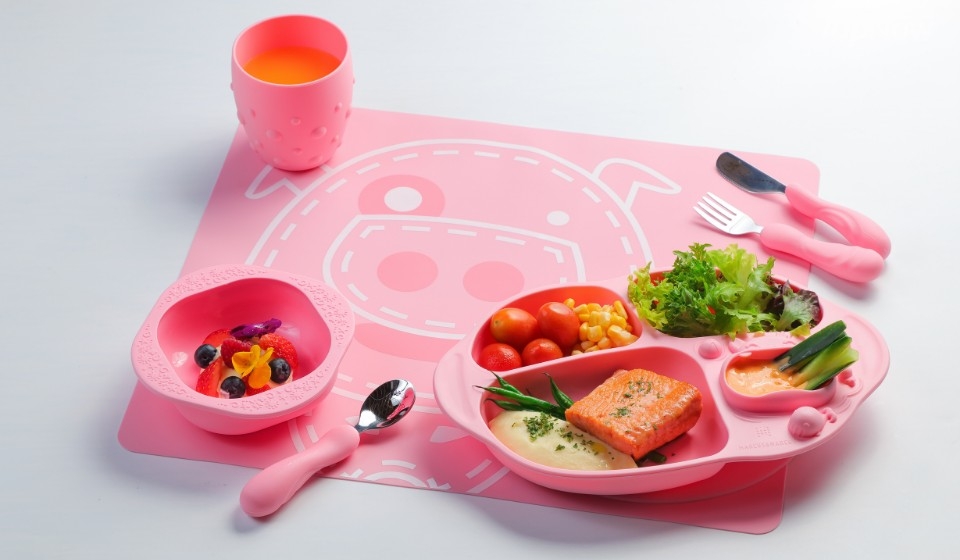 香煎挪威三文魚柳（配薯蓉、新鮮時蔬、沙律菜、車厘茄、青瓜、粟米及千島醬）