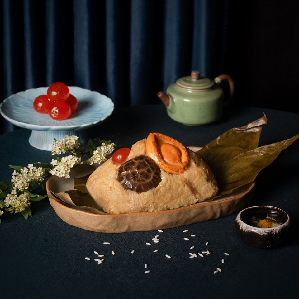 至尊鮑魚瑤柱裹蒸糭