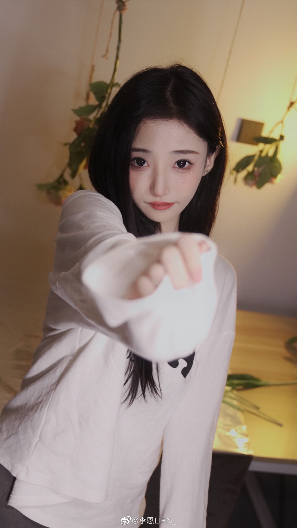 喺都美竹指控吳亦凡私生活混亂時,曾獲「姐姐」「李恩LIEN_」支持