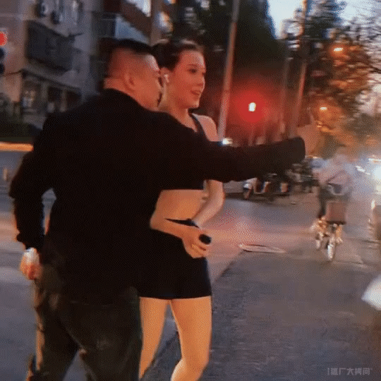 谷愛凌離開時被粉絲企圖攔截