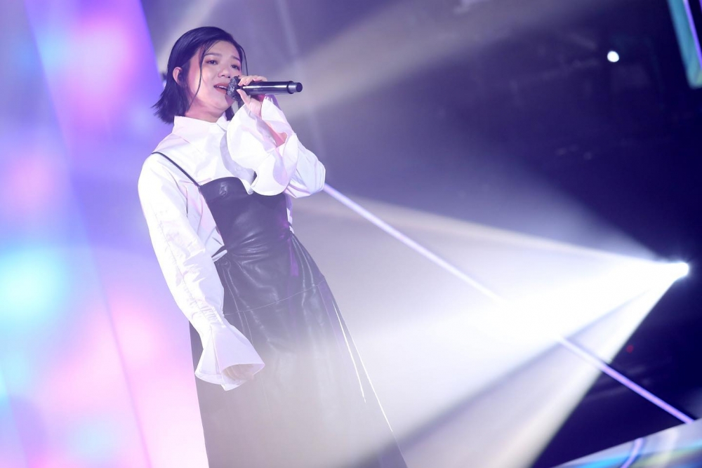 鄧小巧表示老公已刪除Facebook，自己亦無再用Facebook，鄧小巧稱將來會同老公離開社交媒體。