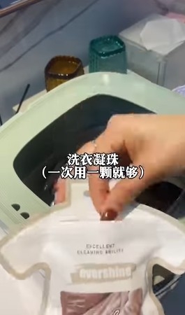 而阿莫竟然仲帶埋小型嘅洗衣機去Staycation!