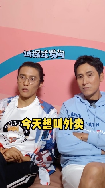 抖音下面嘅留言大部分都係表示馬德鐘比仔仔更帥更型