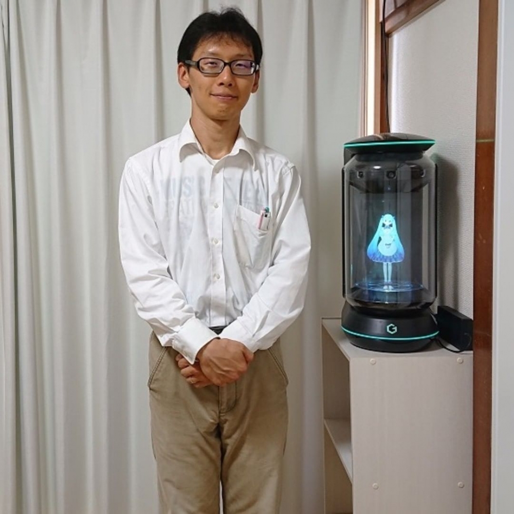 婚後每朝初音都會叫近藤顯彦起床、夜晚提佢瞓覺、目送佢出門等