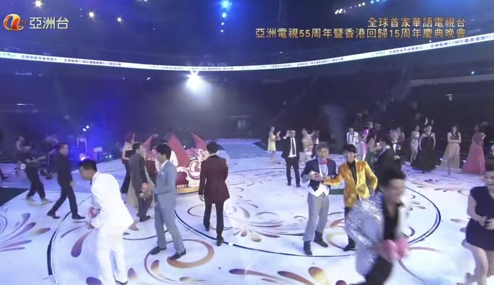 亞視2012年嘅台慶晚會於北京舉辦,仲花費大量金錢邀請藝人造勢!