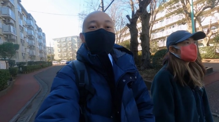 大J同太太都表示唔介意屋外對著墳場。