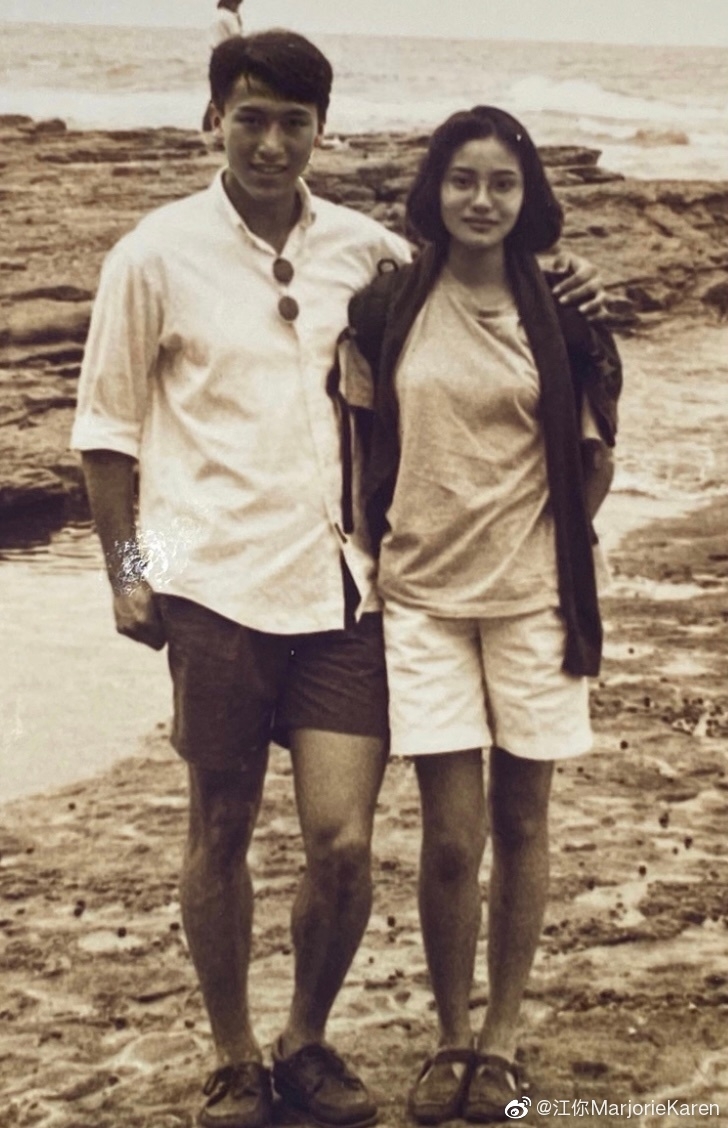 黑白相都睇得出兩人外型變化唔大！