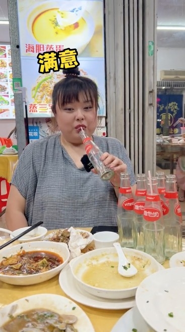 陳嘉佳仲飲咗6樽嘢飲。