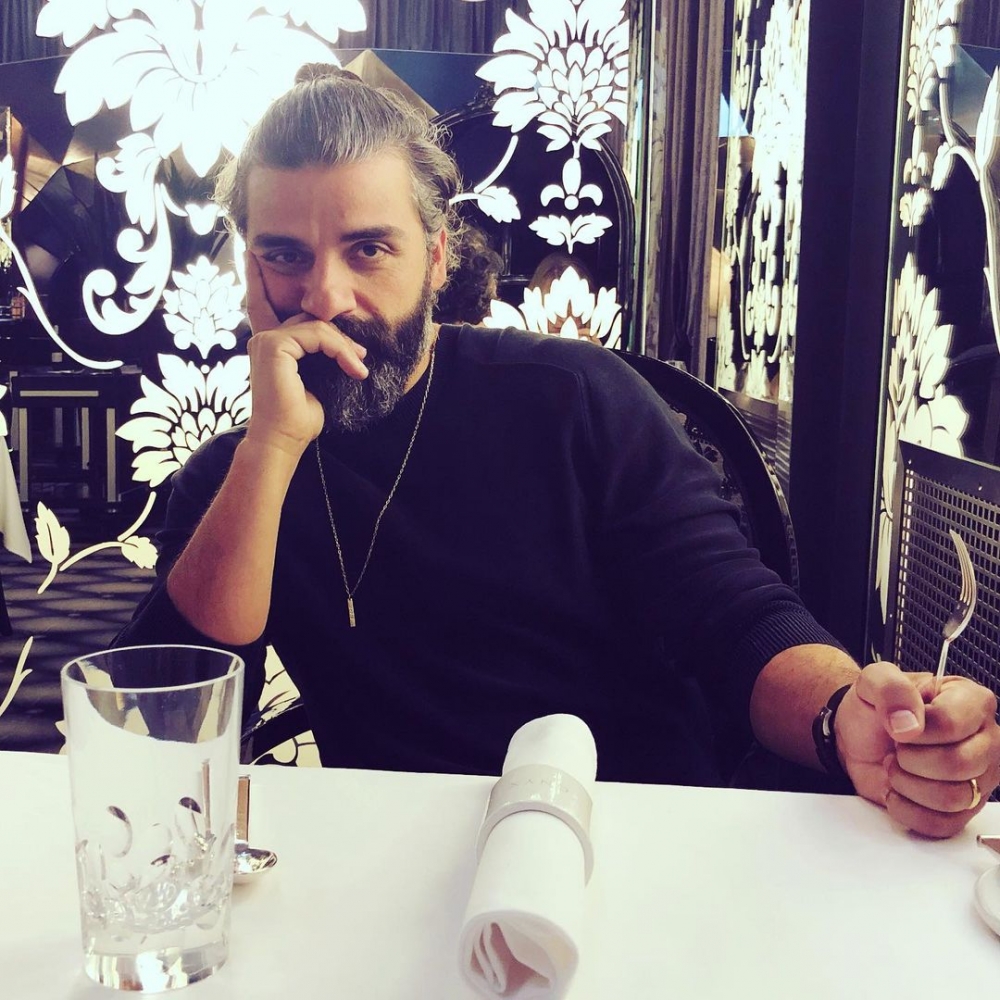 Oscar Isaac曾打過很多份工，其中印象最深刻的就是在醫院擔任屍體搬運工 。