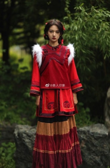 被網民發現服裝價值不菲!