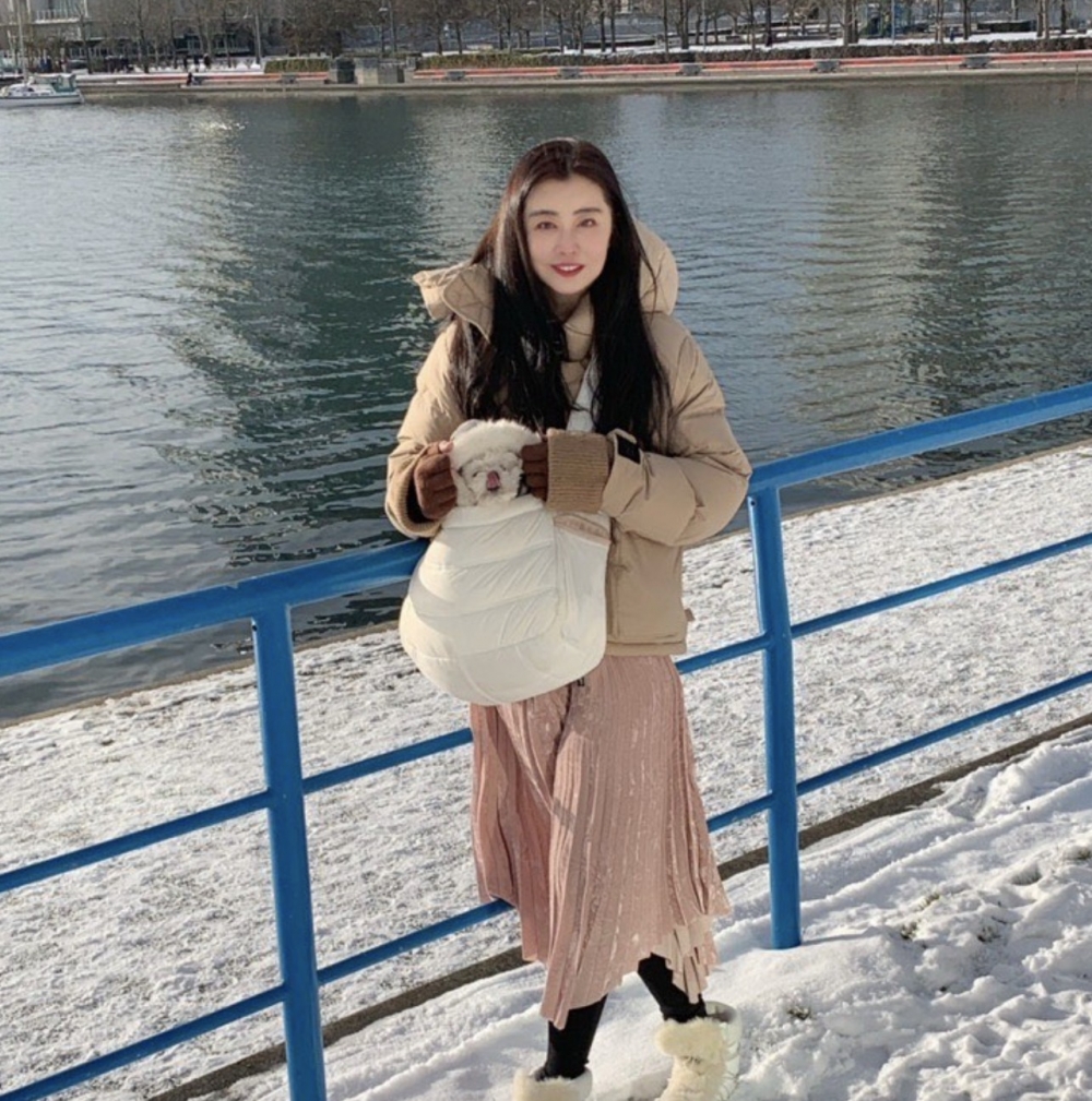 王祖賢不時上載照片到IG，分享同愛犬嘅日常生活～