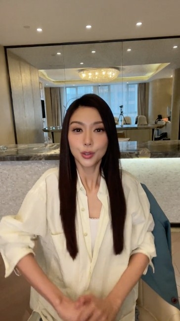 喺抖音拍片祝媽媽母親節快樂,又自爆已經402日無見過媽媽。