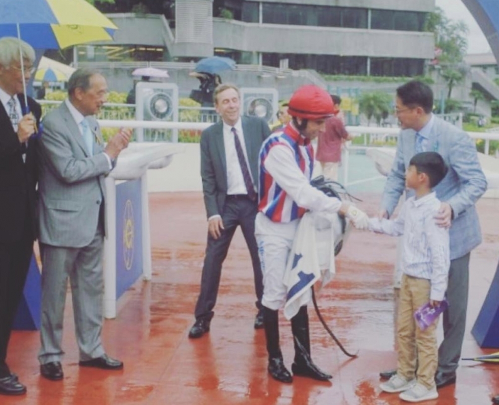 李嘉欣悉心栽培Jayden，俾佢學習唔少課外活動，包括騎馬。