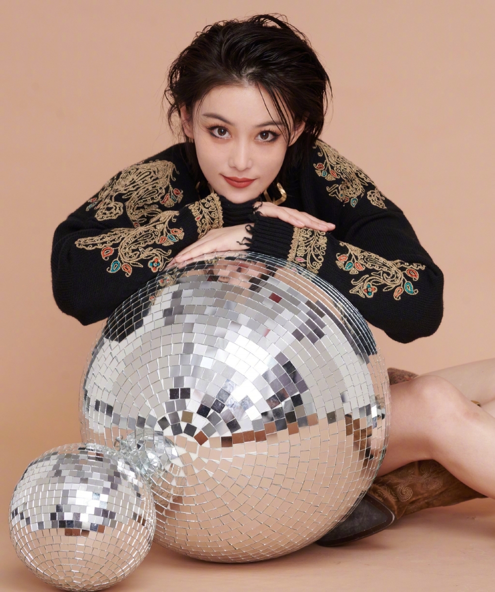 網民猜測當年令小方咁有反應對手就係吳卓羲舊愛張馨予。