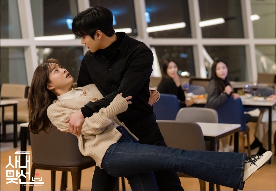 男上司太明顯嘅表現,反而搞到港女仲尷尬!