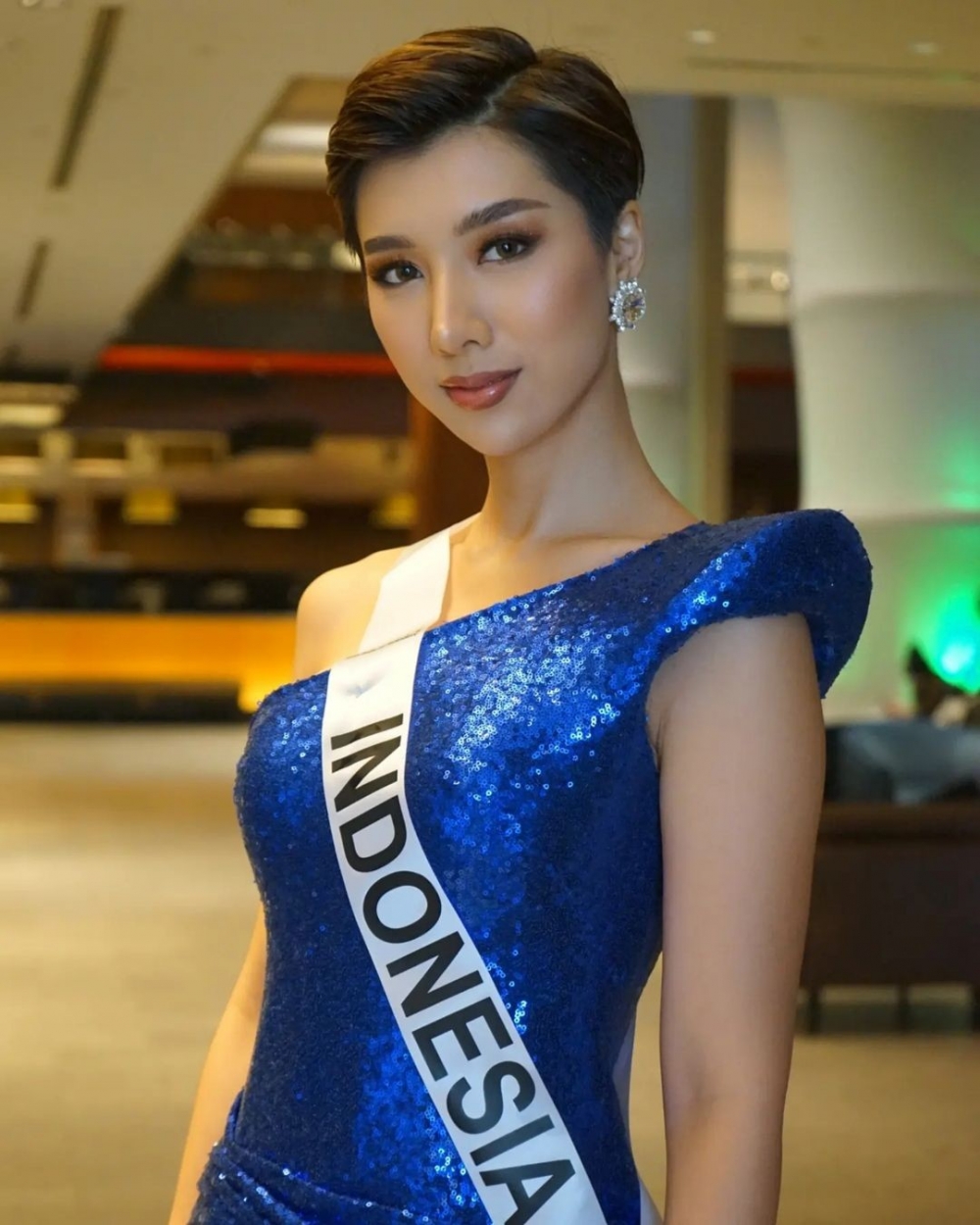 代表印尼嘅Nadia Tjoa有一頭清爽短髮