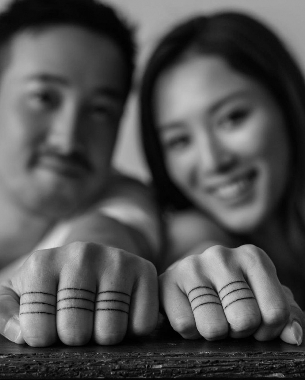 曾國祥、王敏奕結婚除咗喺北海道森森舉辦婚禮,更齊齊喺手指紋上「結婚戒指」做愛的紋身,但有傳王敏奕已洗走紋身