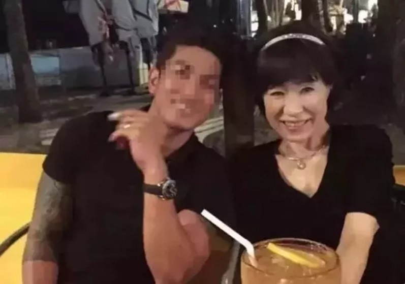 節子在泰國結識了一名猛男。