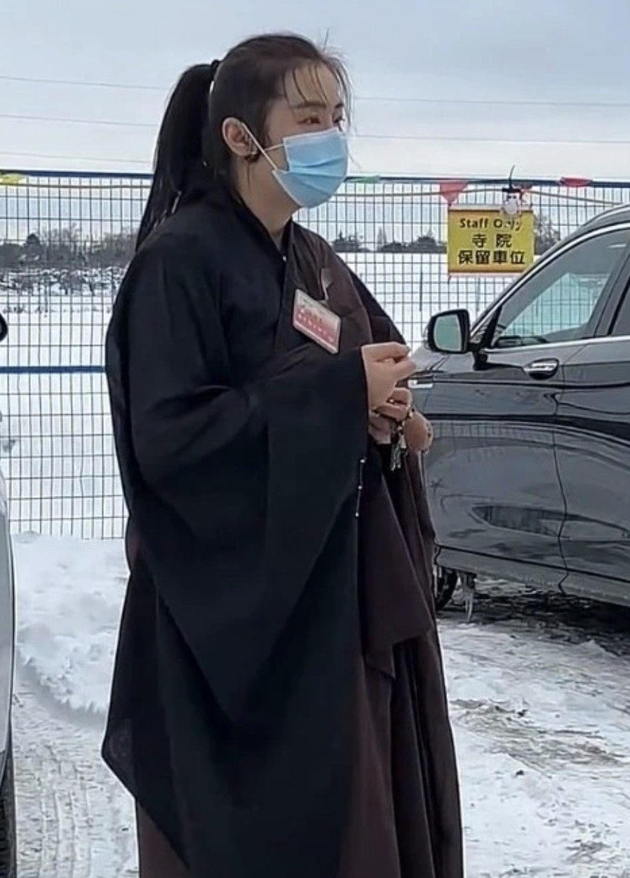 早前，有網民撞見佢現身於靈岩山寺，懷疑佢已經出家，一度引起熱議！