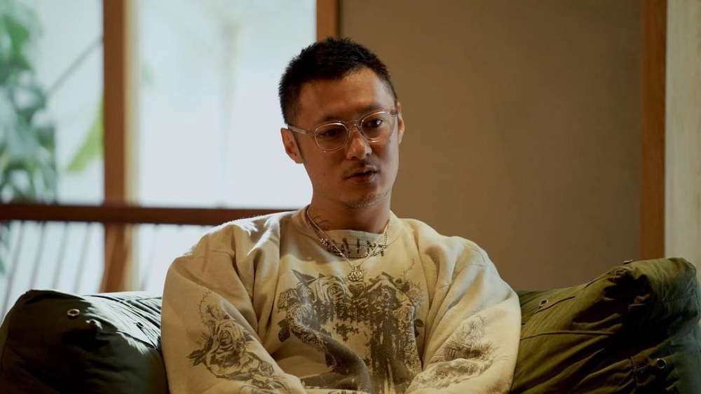 余文樂、唐詩詠於2002年合作拍香港電台劇集《青春@Y2K》後拍拖一年,有傳余文樂因拍戲戀上盧巧音,與唐詩詠分手。