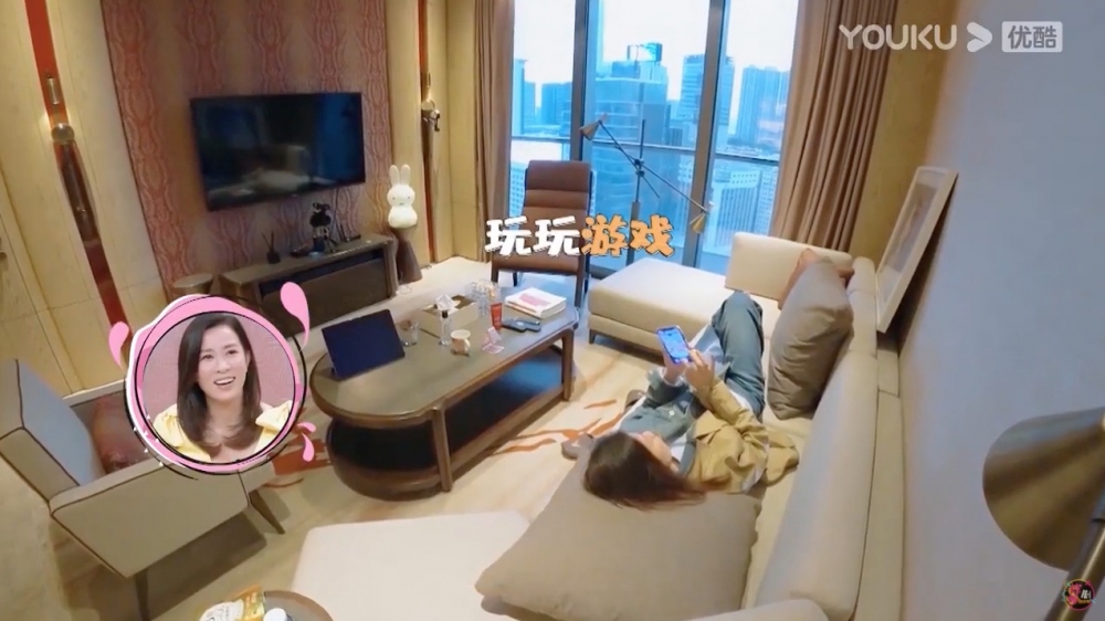 2020年喺內地綜藝《看我的生活》佘詩曼曾公開獨居生活