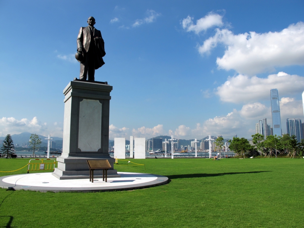 康文署為滿足公眾對開放更多公園讓市民攜同寵物進入的需求,於4月21日起增設逾60「寵物共享公園」,令總數增加至超過100個,公園遍布港九新界,其中超過20個場地位於海濱長廊或附近的公園,希望市民有足夠空間和毛孩相處。